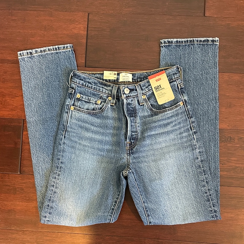 NWT!! Levi's Classic Denim Jeans